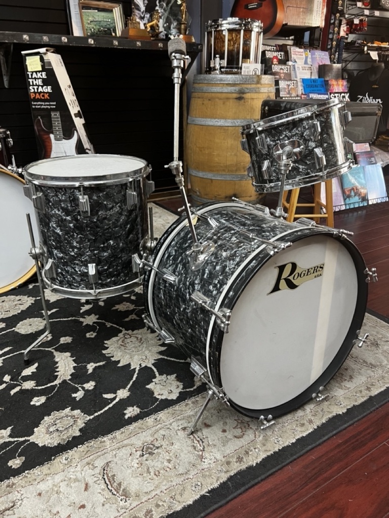 [HBDP-3PC] Vintage Rogers Holiday 3-piece Drum Set in Black Diamond Pearl (Late '60s)